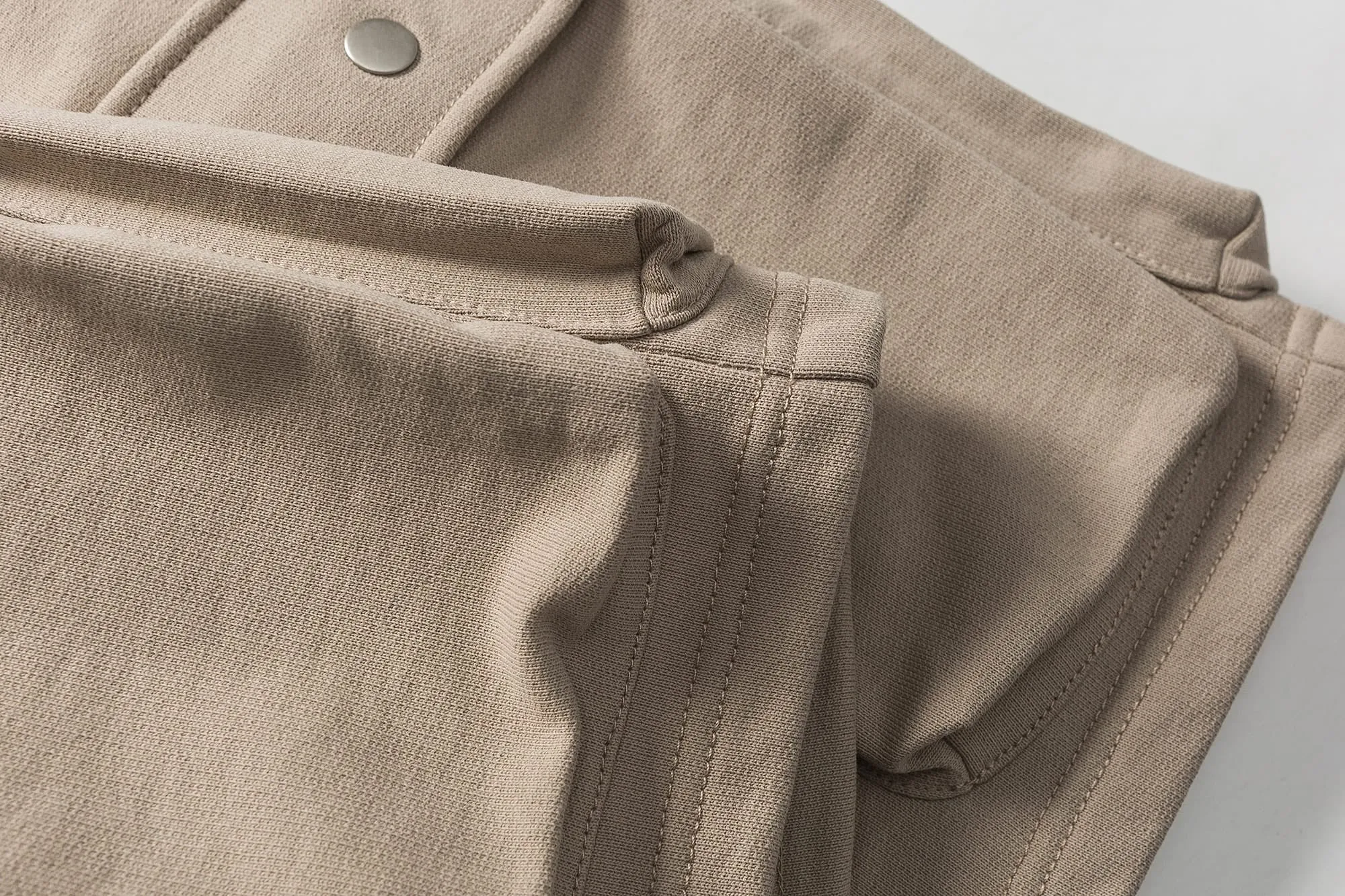 Cargo Sweater Shorts In Light Khaki