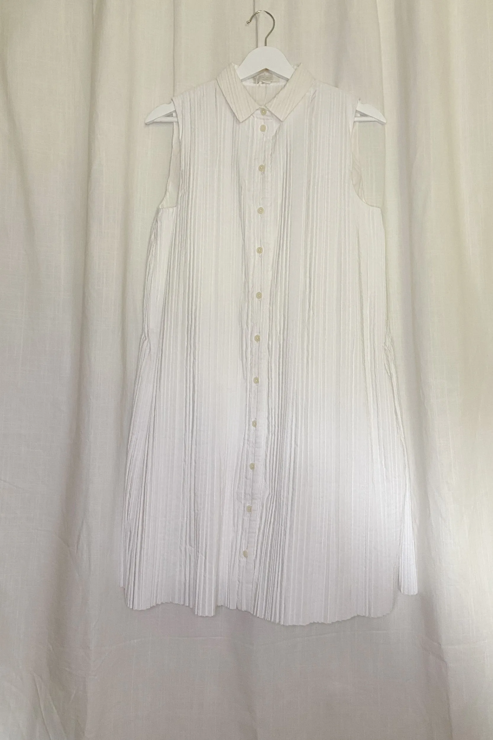 COS SLEEVELESS PLEATED SHIRT DRESS