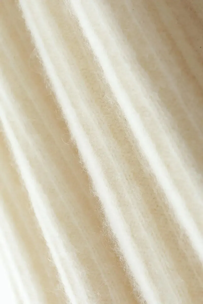 Elegant 100 Cashmere Off-the Shoulder Sweater
