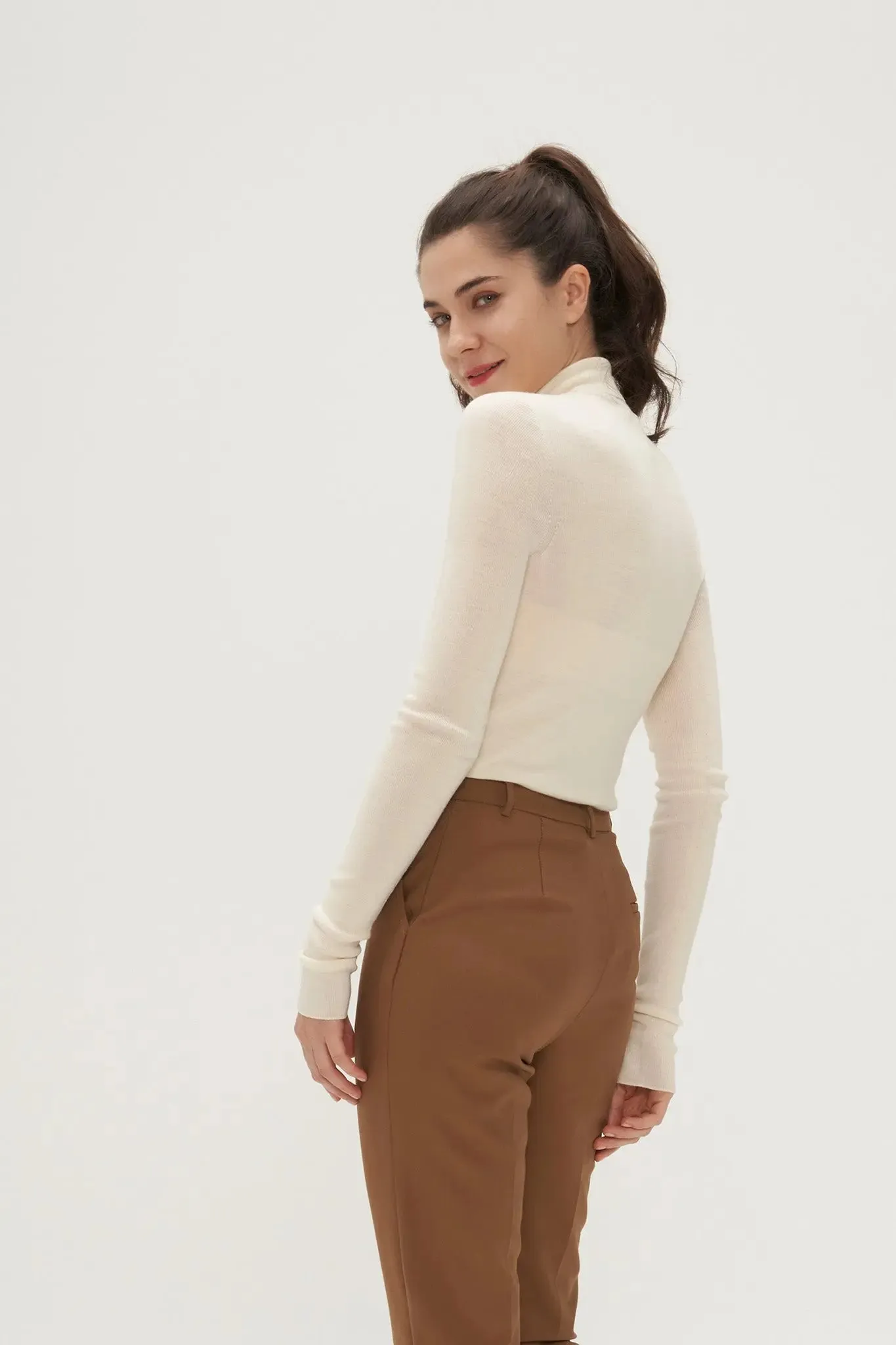 Slim Seamless Wool Turtleneck Sweater