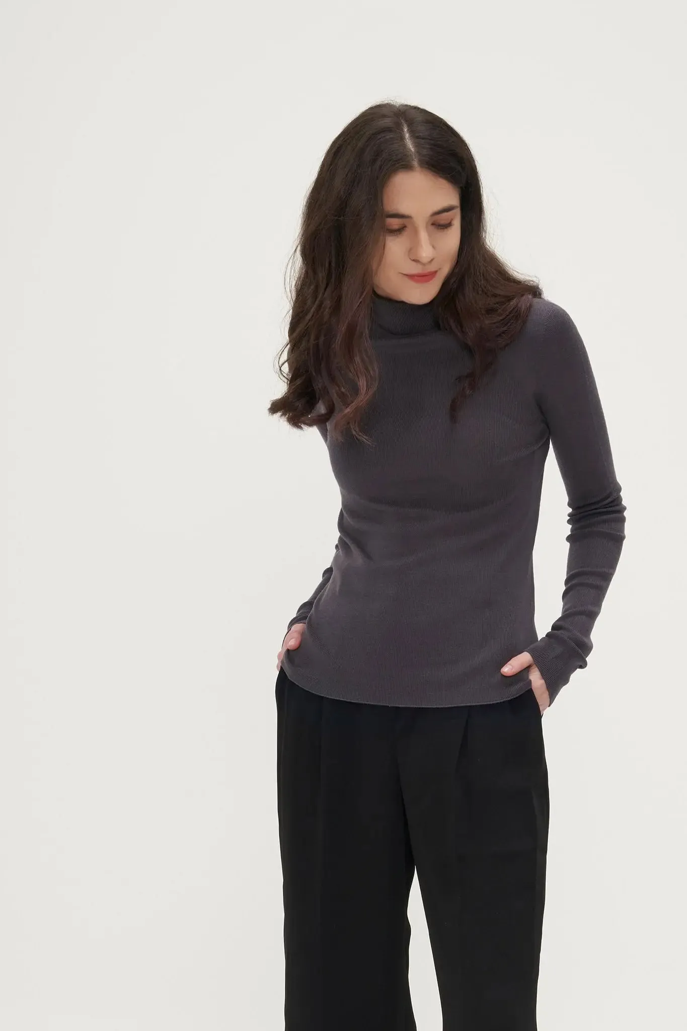 Slim Seamless Wool Turtleneck Sweater