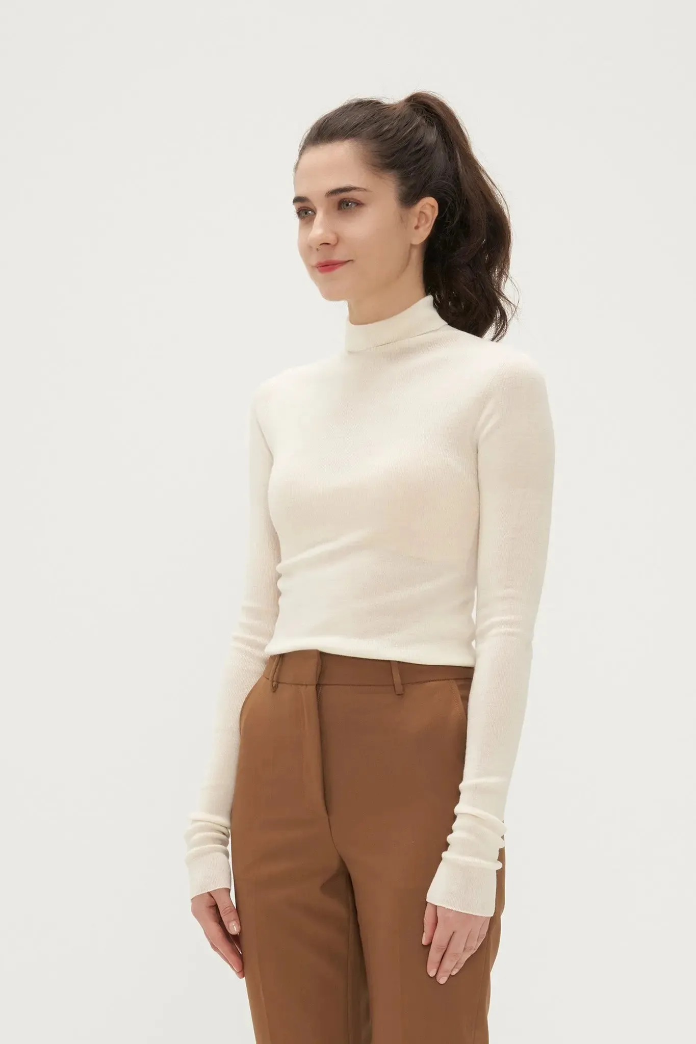 Slim Seamless Wool Turtleneck Sweater