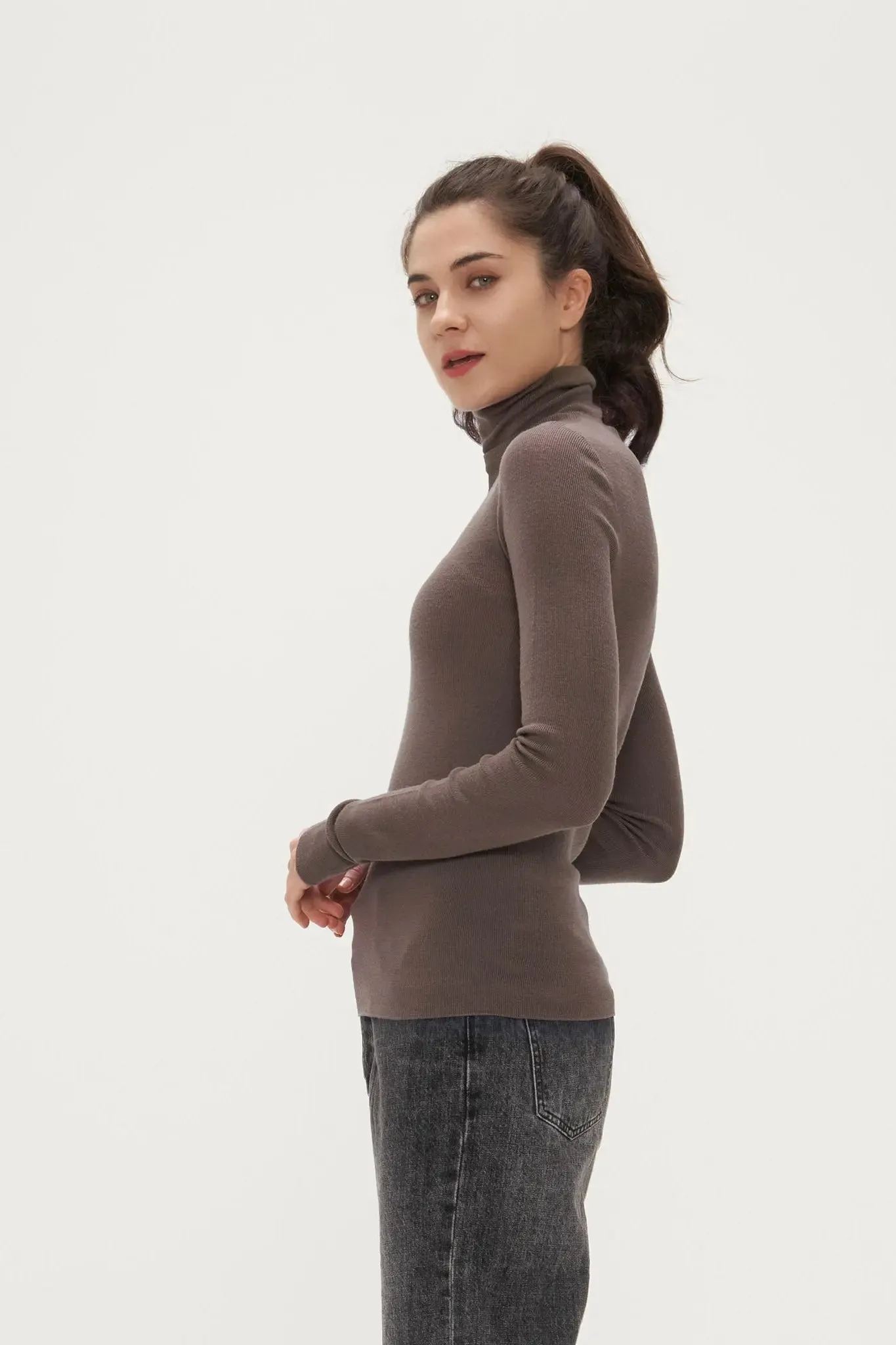 Slim Seamless Wool Turtleneck Sweater
