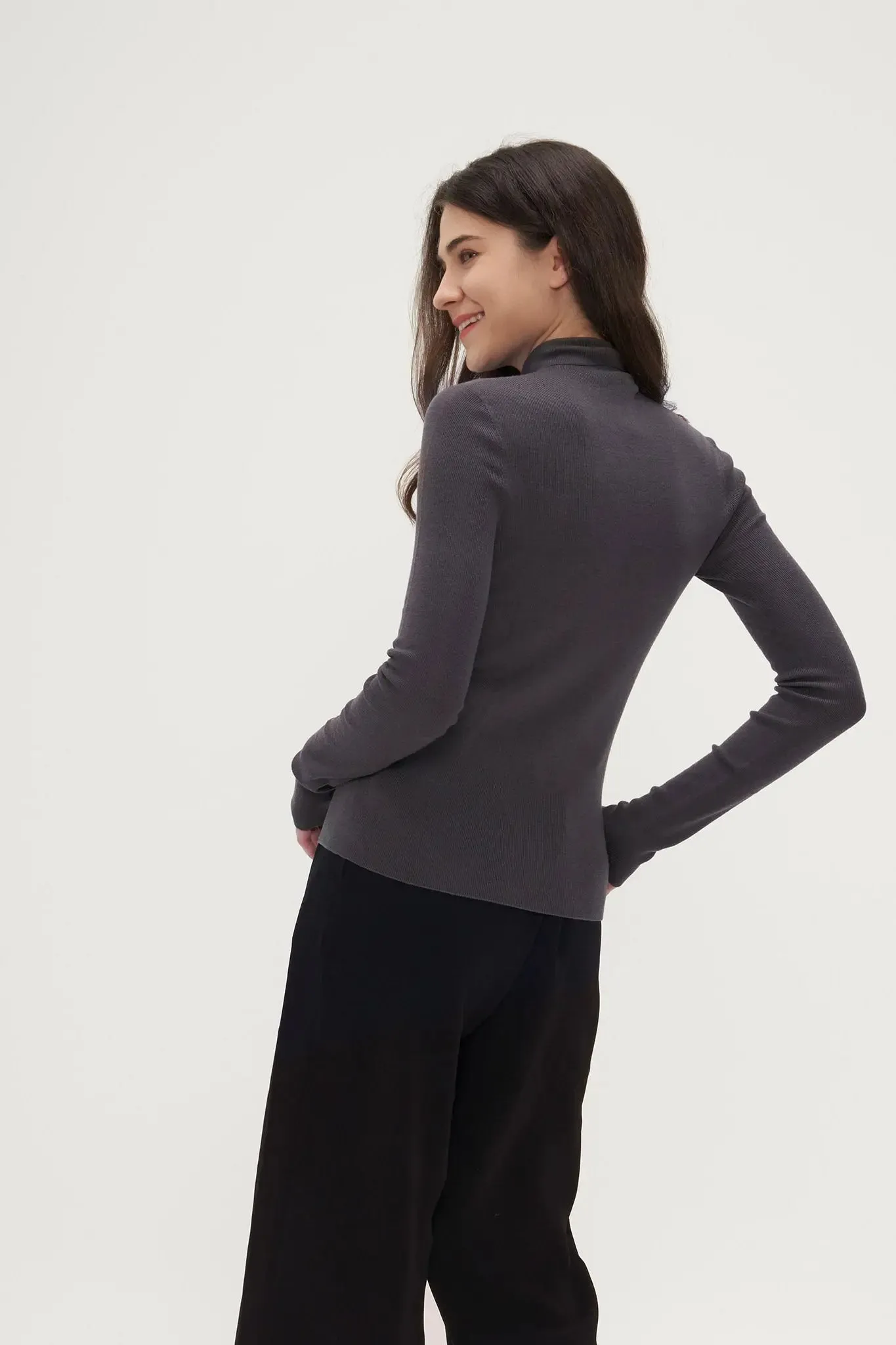 Slim Seamless Wool Turtleneck Sweater