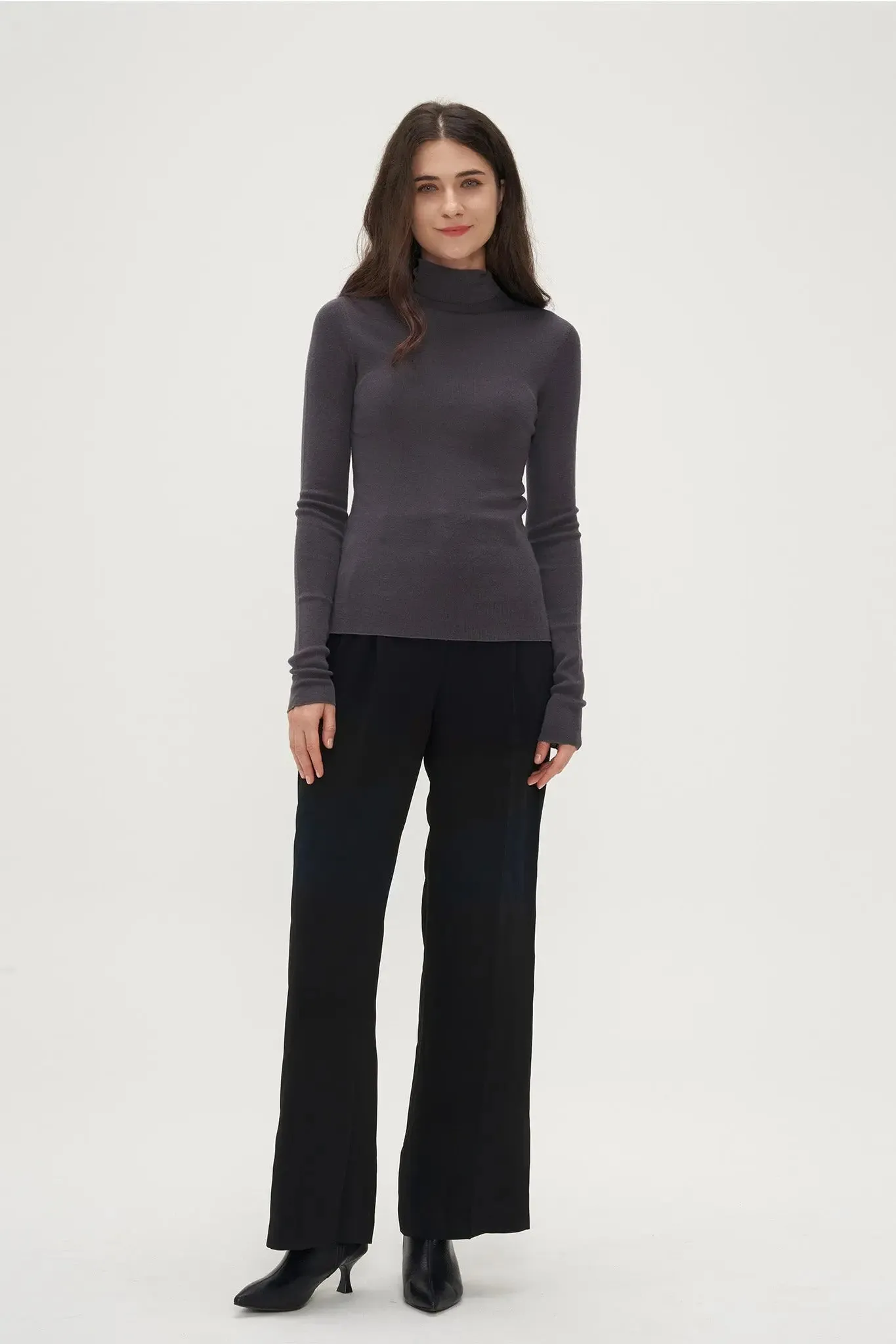 Slim Seamless Wool Turtleneck Sweater