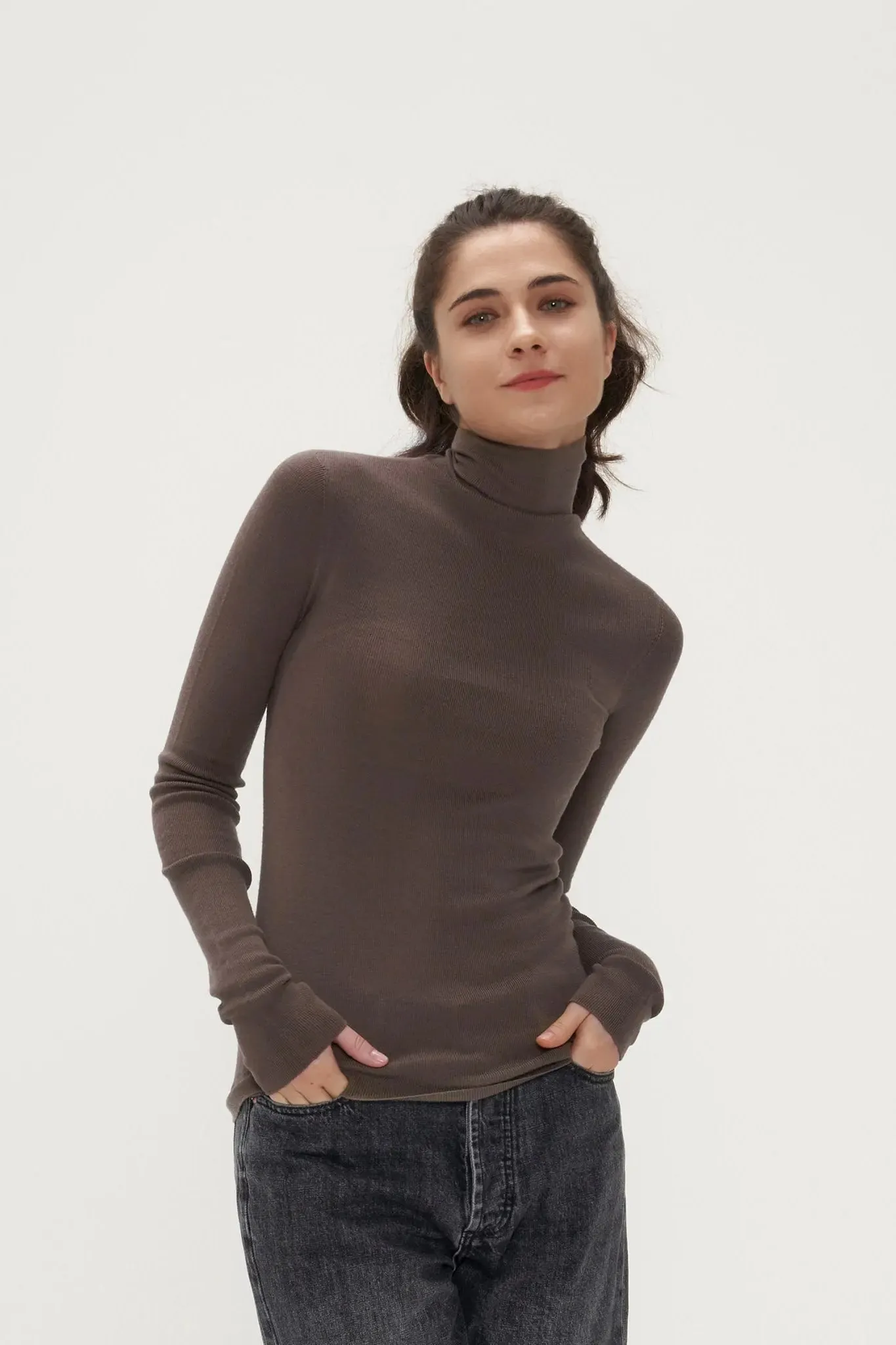 Slim Seamless Wool Turtleneck Sweater