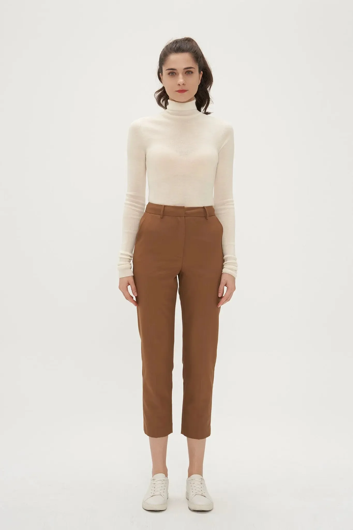 Slim Seamless Wool Turtleneck Sweater
