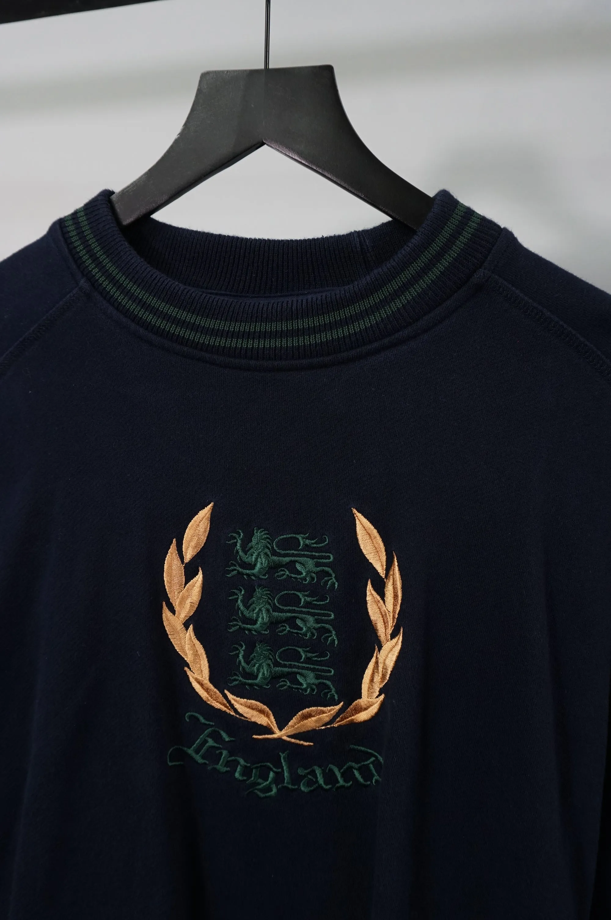 (XL/XXL) Vtg England Embroidered Crewneck
